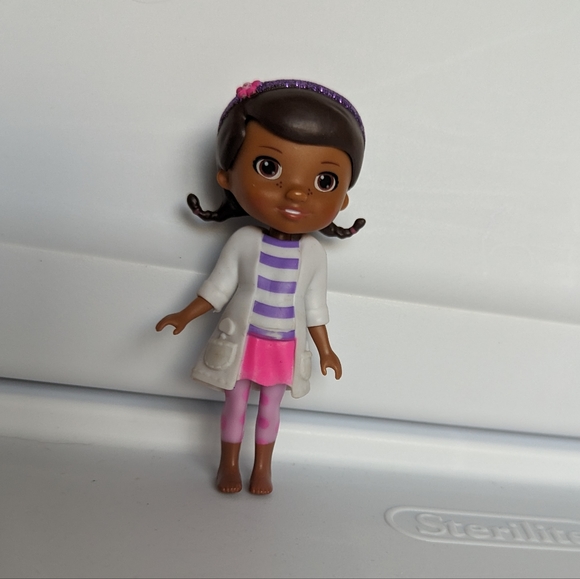 Disney Jr Doc McStuffins 4in Cake Topper Purple White just play Removable Coat - Picture 1 of 12